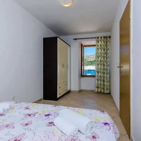 Orka - One-bedroom With Sea View 2 Adults 1 Child *