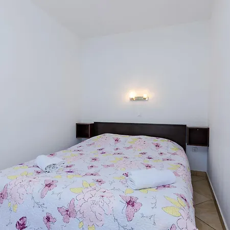 Orka - One-bedroom With Sea View 2 Adults 1 Child *